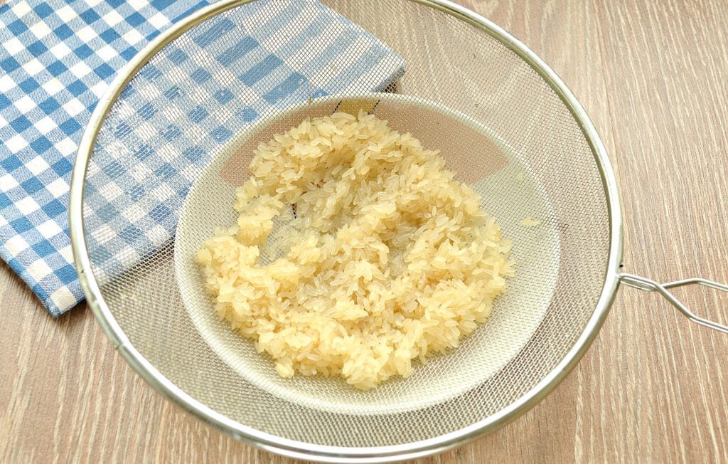 Фото рецепта - Рисовый суп на мясном бульоне - шаг 2