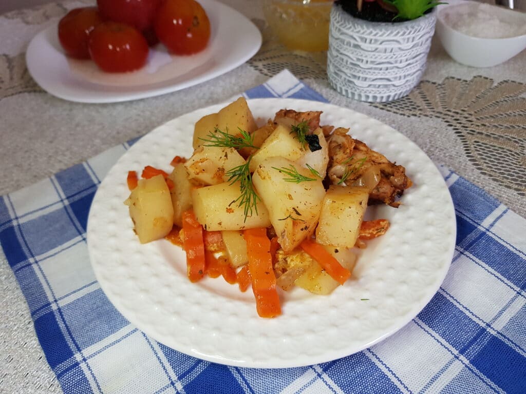 Фото рецепта - Куриное мясо с овощами в рукаве - шаг 7