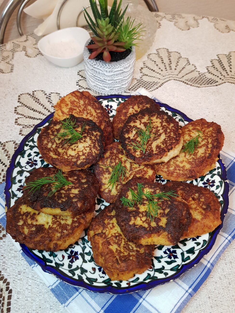 Картофельно-хлебные котлеты с зеленью