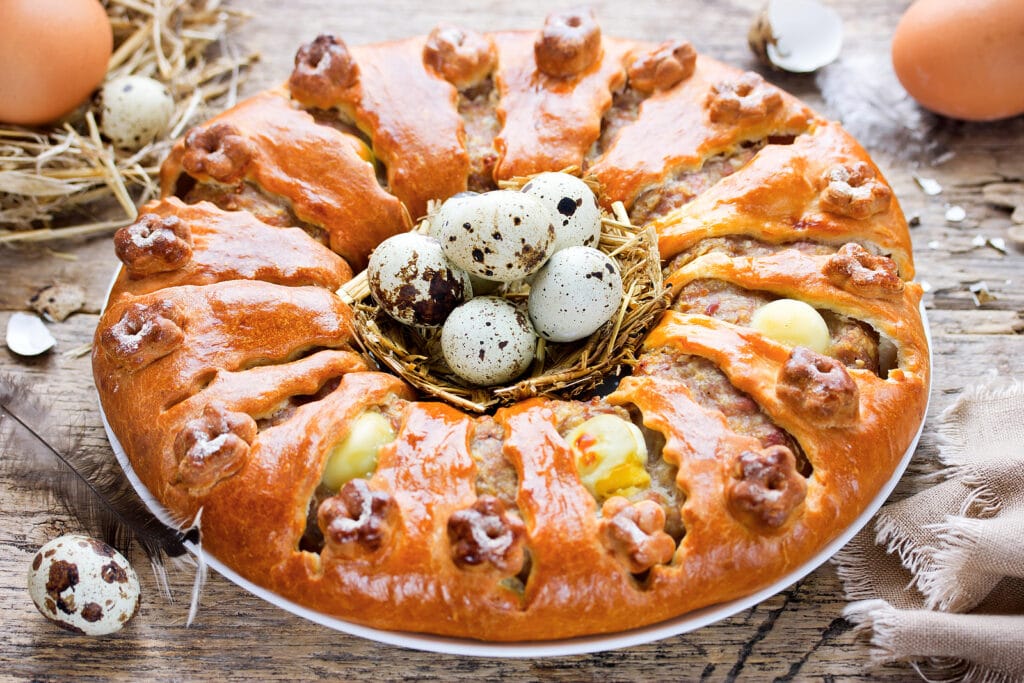 Фото рецепта - Мясной пирог с отварными яйцами - шаг 2