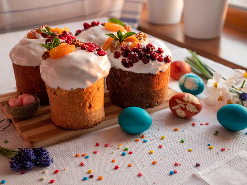 Фото рецепта - Творожный кулич с цукатами и орехами - шаг 7