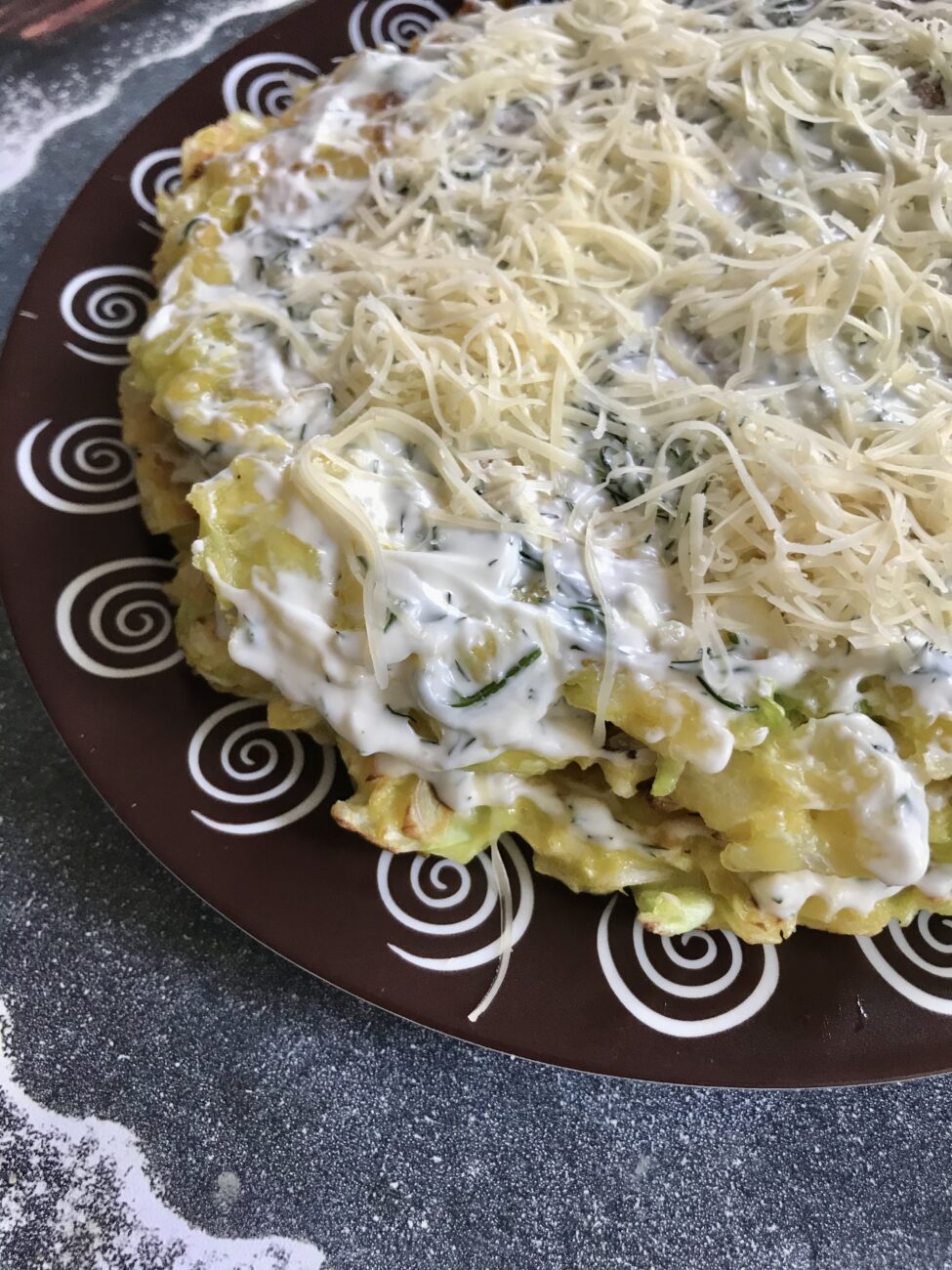 Торт из молодой капусты с сырной начинкой