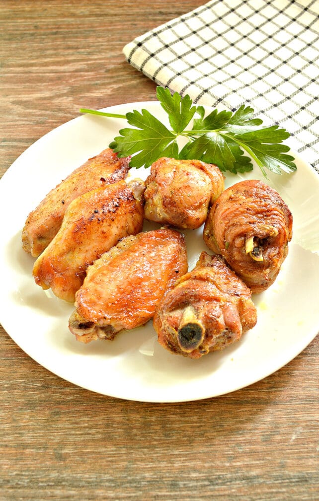 Куриные крылышки, запечённые в пиве, в духовке