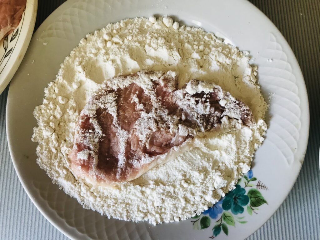 Фото рецепта - Отбивные из свинины в кунжутной панировке - шаг 3
