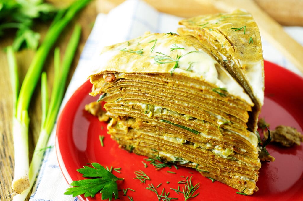 Фото рецепта - Блинный пирог из куриной печени - шаг 7