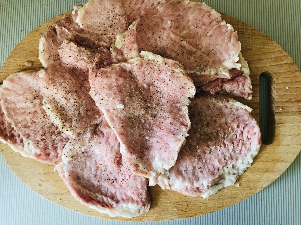 Фото рецепта - Отбивные из свинины в кунжутной панировке - шаг 2