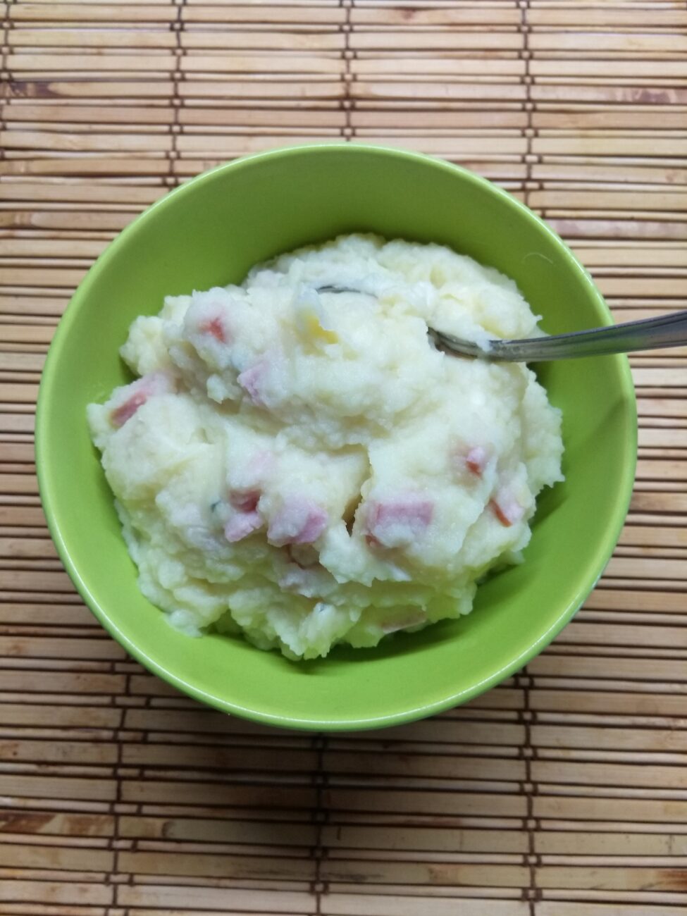 Картофельное пюре с балыком и сыром с плесенью