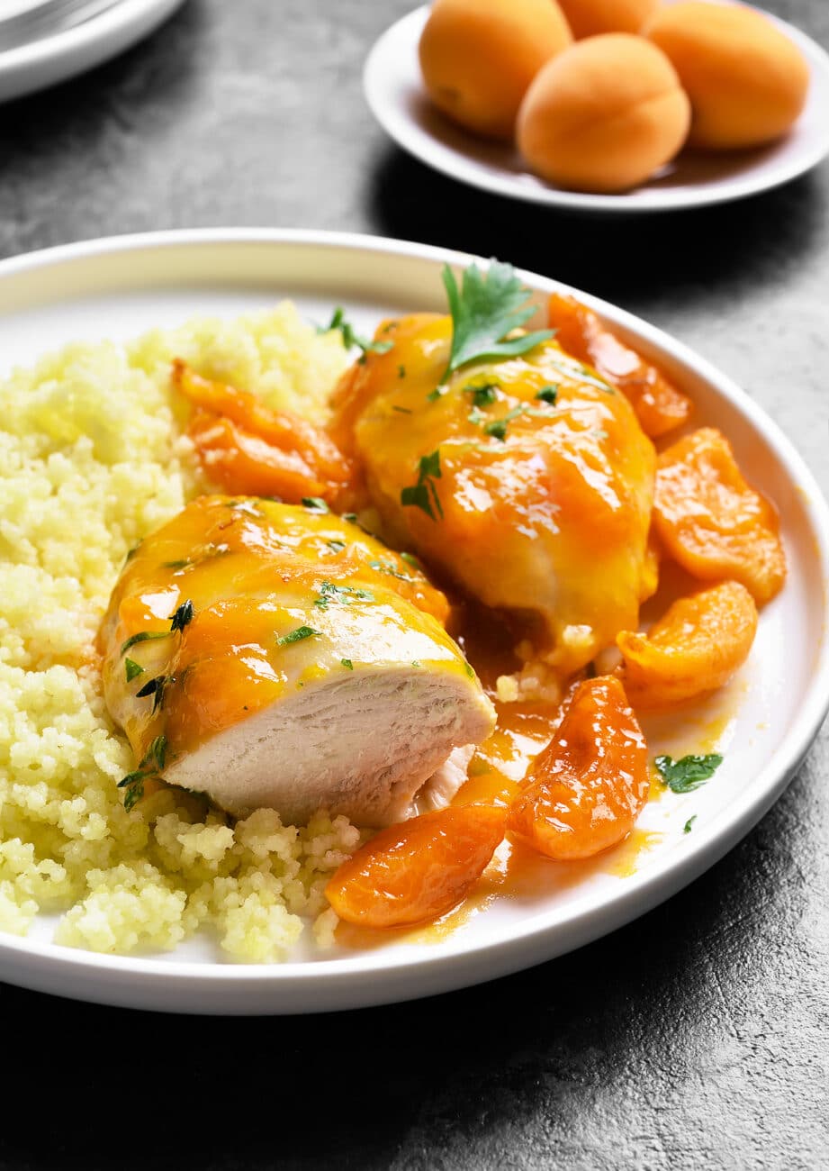 курица в абрикосовом соусе. kurinye grudki v abrikosovom souse. курица в абрикосовом соусе фото. курица в абрикосовом соусе-kurinye grudki v abrikosovom souse. картинка курица в абрикосовом соусе. картинка kurinye grudki v abrikosovom souse. Для приготовления этого блюда вам понадобятся куриные грудки и абрикосы, если нет свежих абрикосов, вы можете использовать сушеные без косточки или абрикосовый джем.