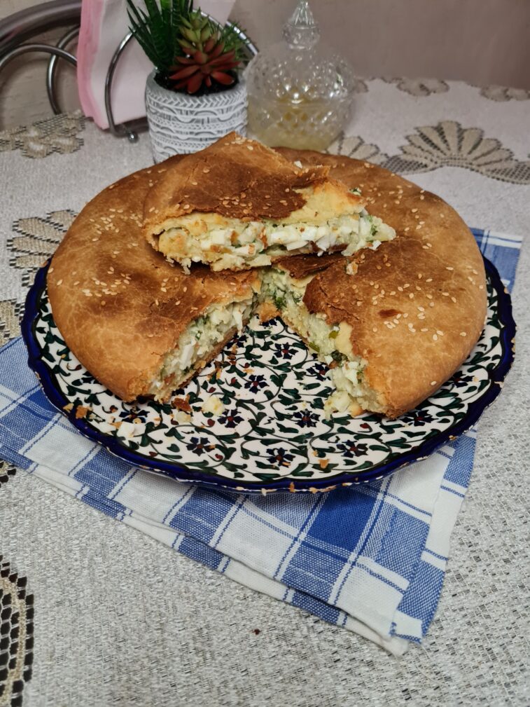 Пирог с яйцом, зеленым луком и рисом