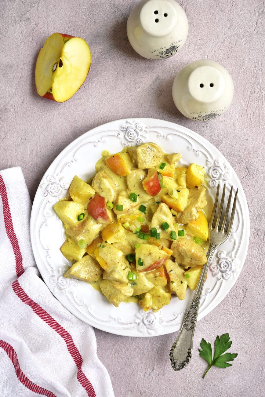 Фрикасе — курица, тушенная с яблоком