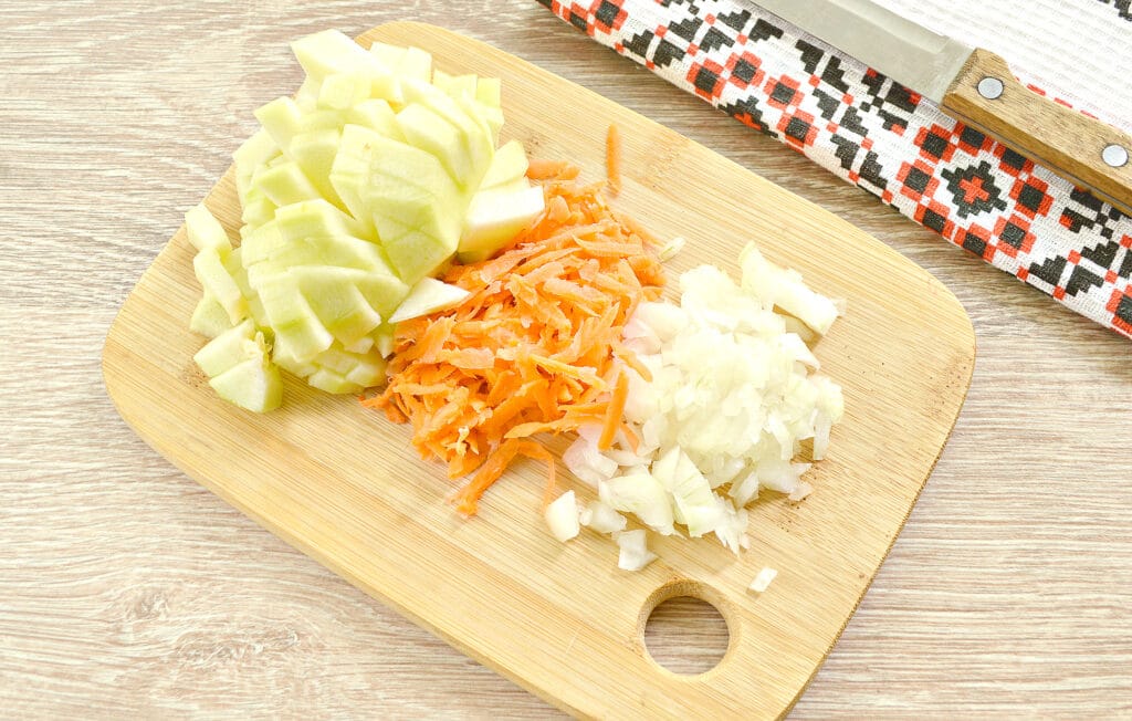Фото рецепта - Гречневая каша с кабачками и овощами - шаг 1