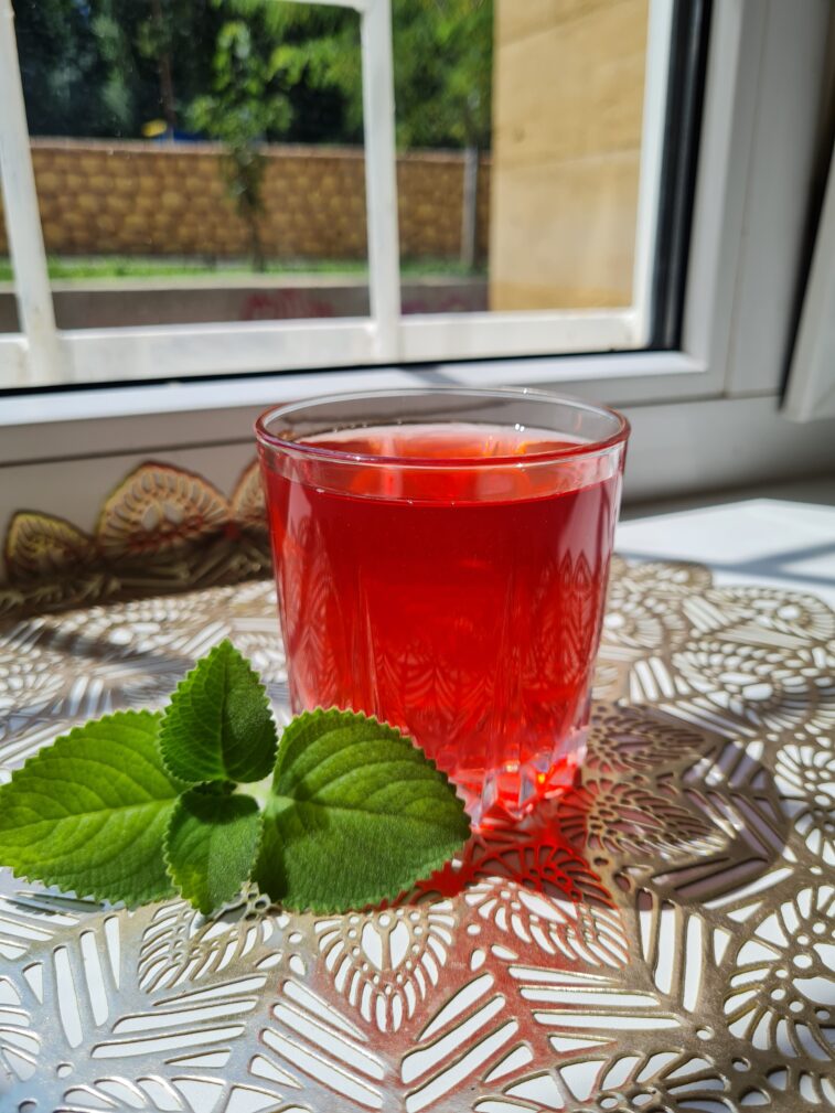Компот из замороженных ягод и апельсина