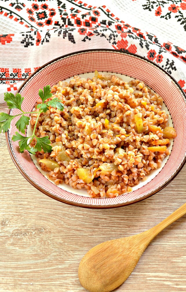 Гречневая каша с кабачками и овощами