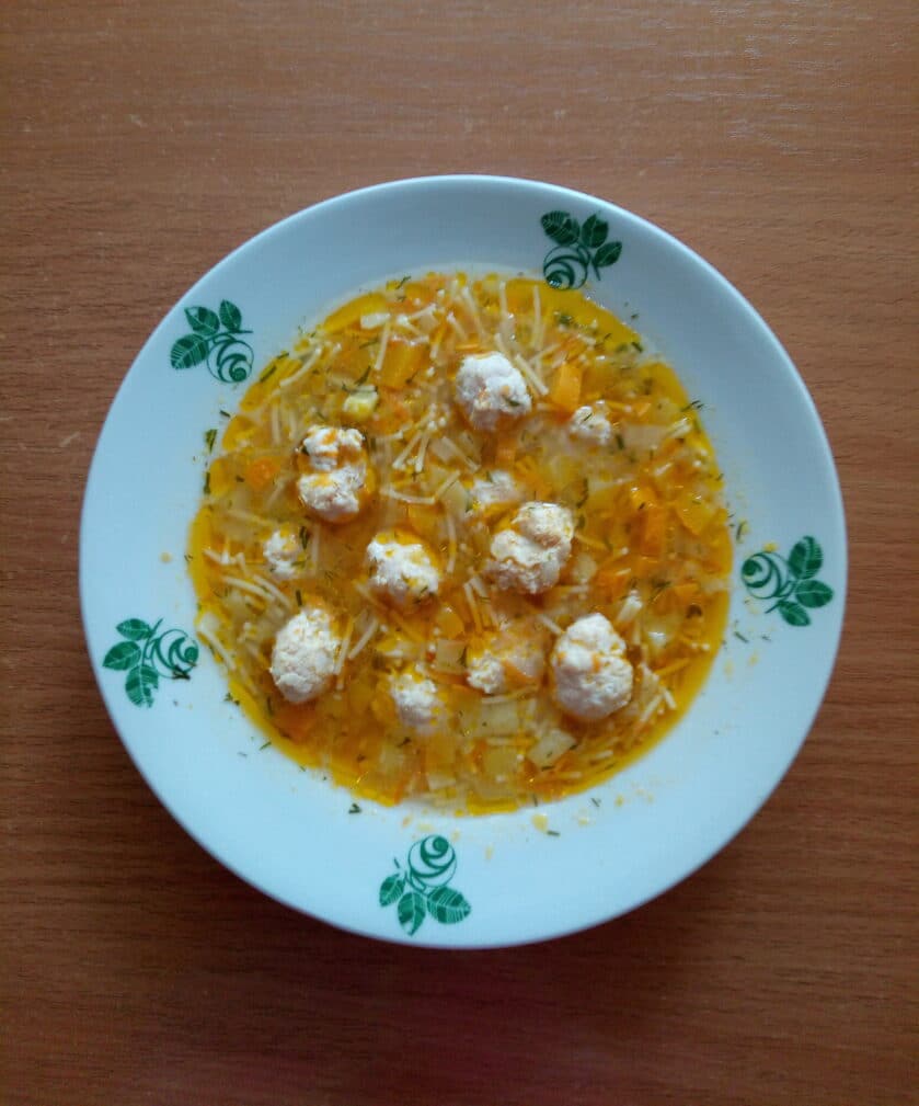 Суп с макаронами и свиными фрикадельками