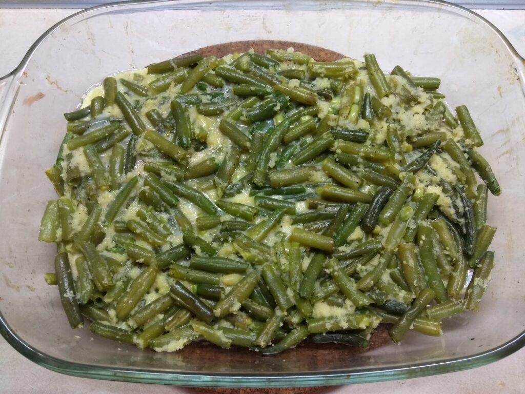 стручковая фасоль запеченная в духовке с яйцом и сыром. img 20210721 163551. стручковая фасоль запеченная в духовке с яйцом и сыром фото. стручковая фасоль запеченная в духовке с яйцом и сыром-img 20210721 163551. картинка стручковая фасоль запеченная в духовке с яйцом и сыром. картинка img 20210721 163551. Лук почистить и нарезать.