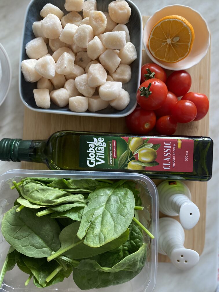 Фото рецепта - Паста с морскими гребешками и шпинатом - шаг 1