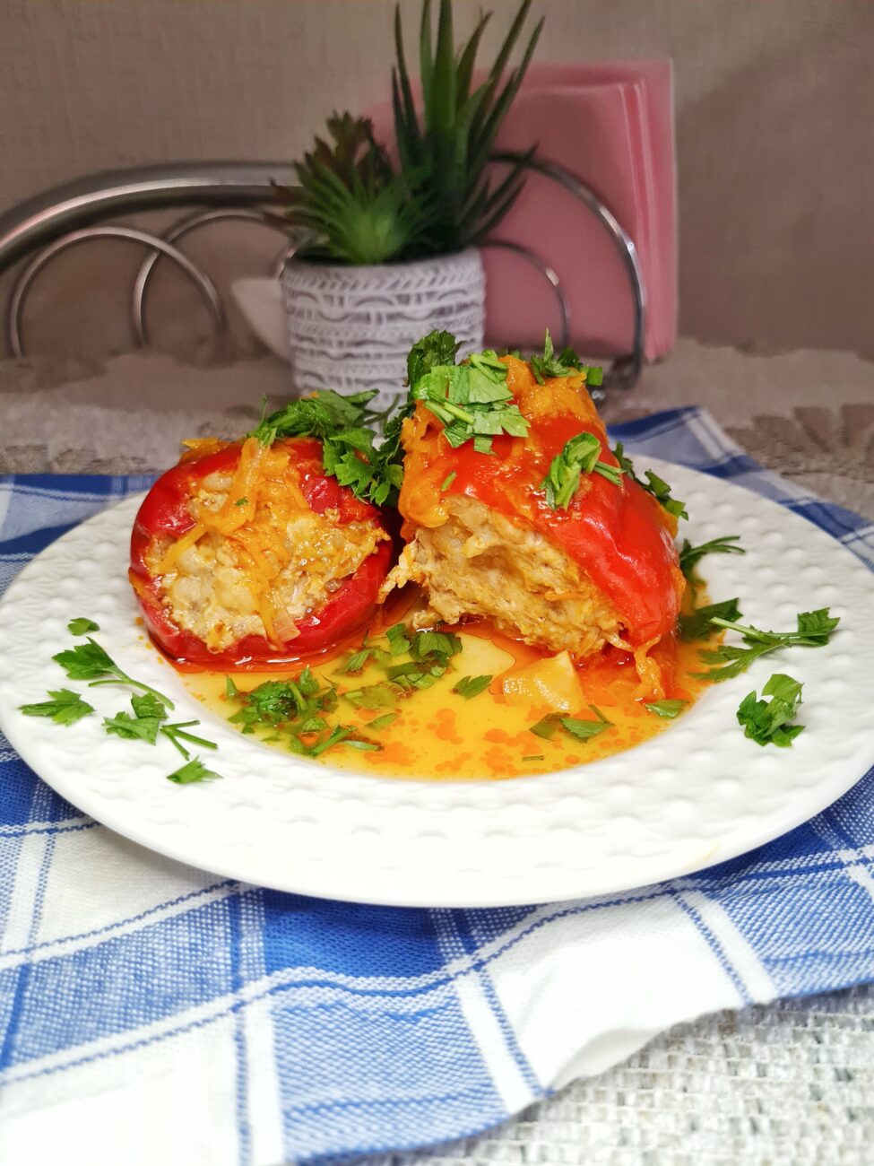 Красный фаршированный перец с мясом