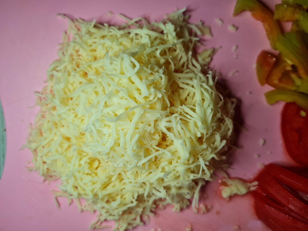 Фото рецепта - Пицца из куриного фарша с овощами - шаг 4