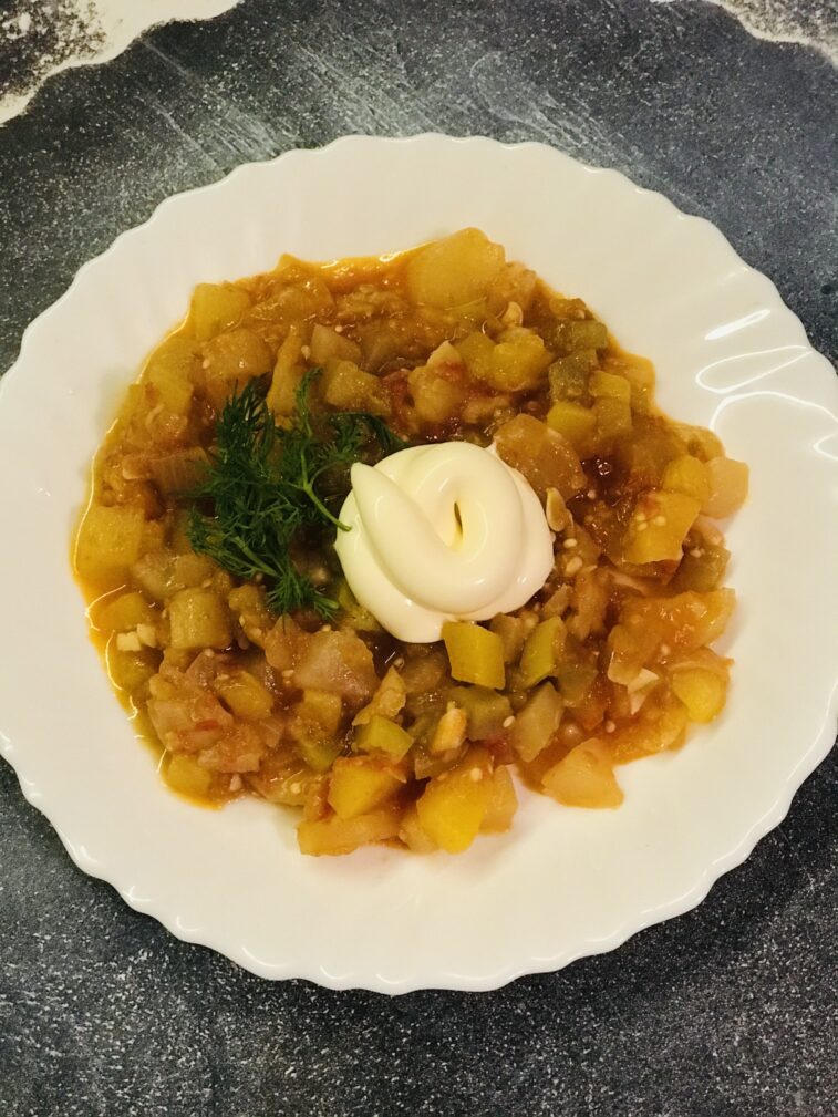Овощное рагу из кабачков, патиссонов и баклажанов