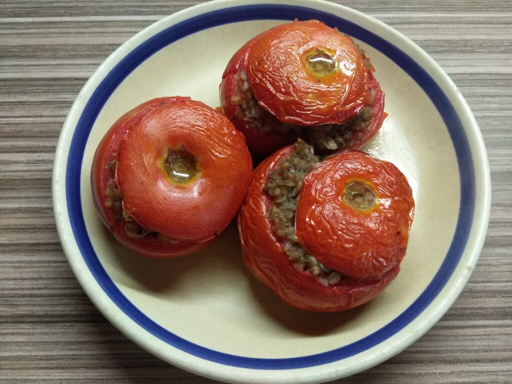 Фото рецепта - Помидоры, фаршированные гречкой и шампиньонами - шаг 6