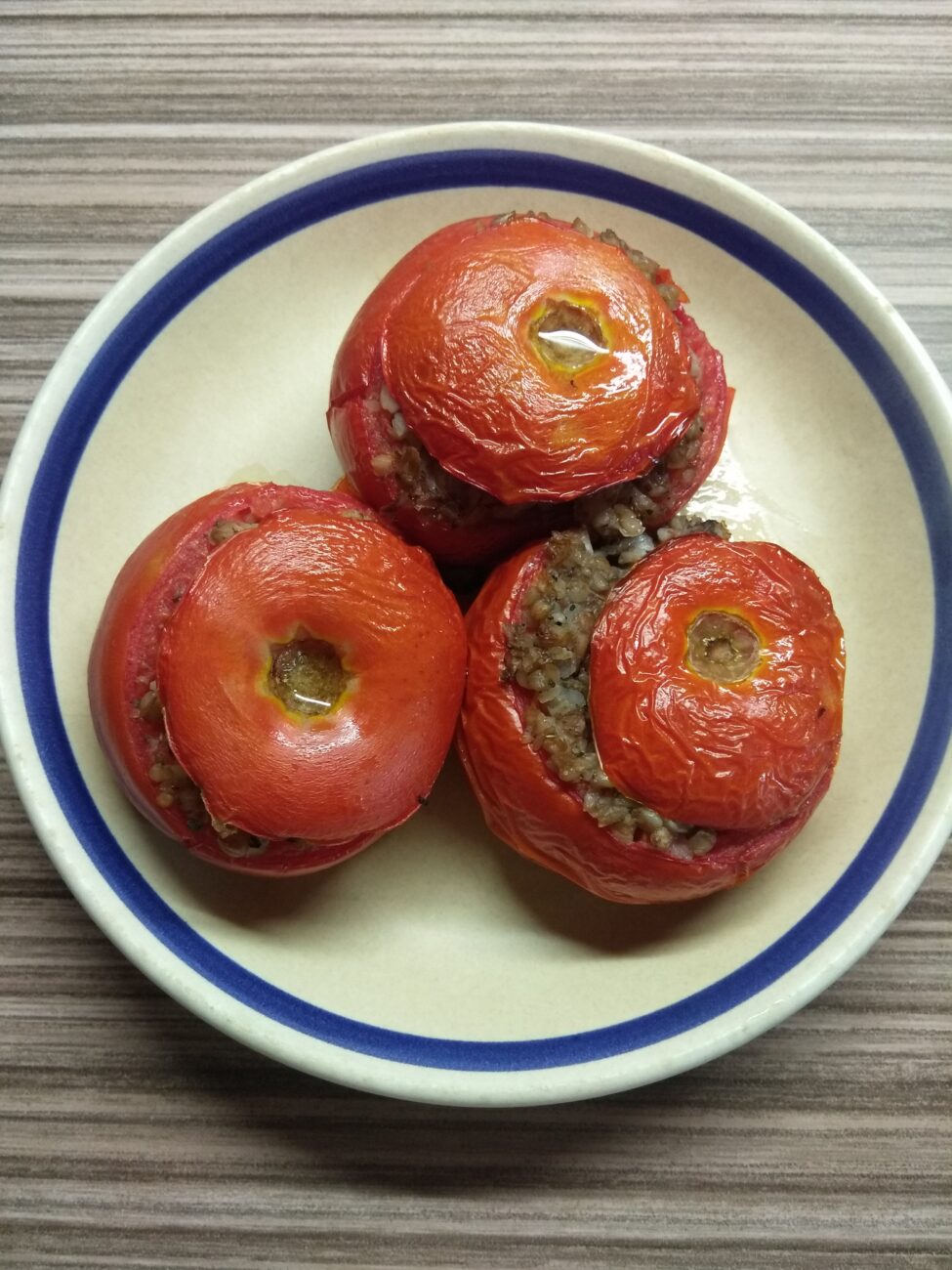 Помидоры, фаршированные гречкой и шампиньонами