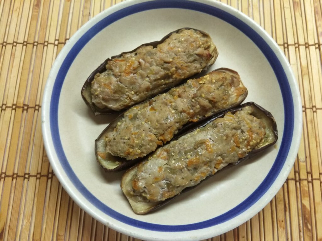 Фото рецепта - Баклажаны, фаршированные свининой и овощами - шаг 7