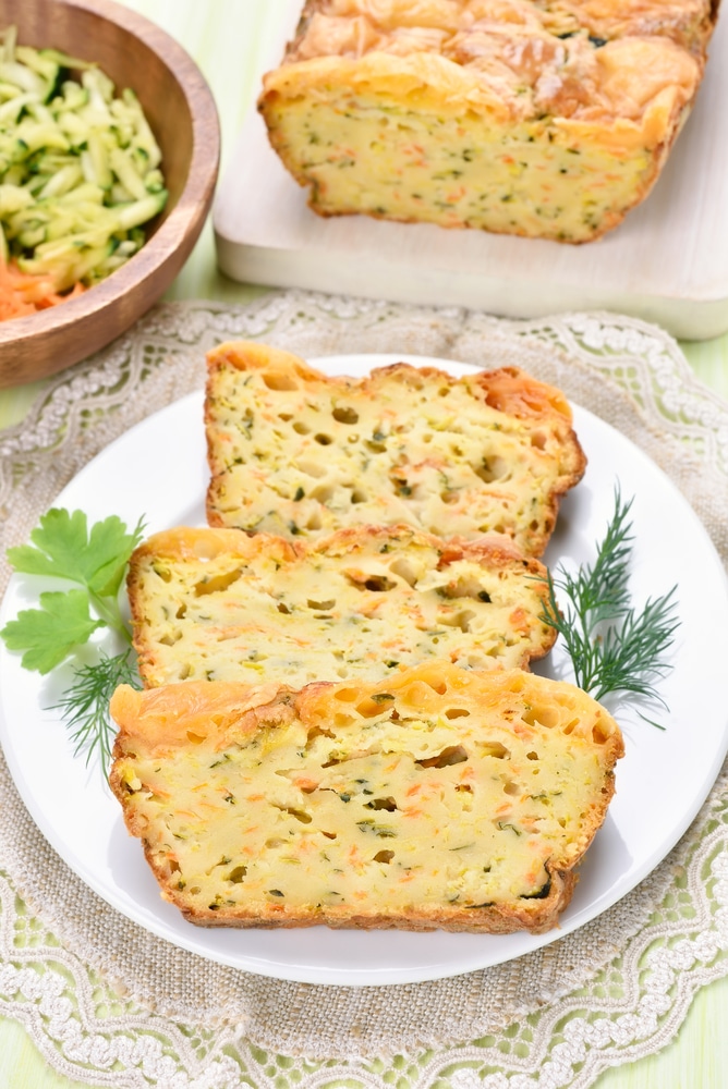 Полусладкий хлеб с кабачками, морковью, сыром