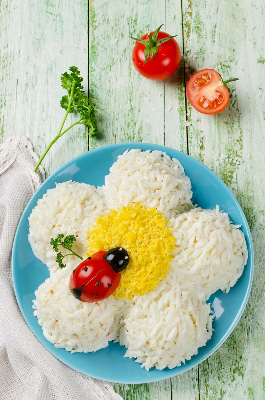 Салат с ветчиной «Ромашка»