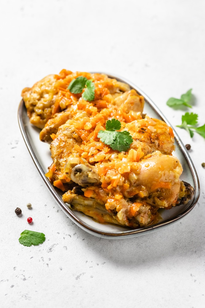 Тушеные куриные ножки с паприкой и овощами