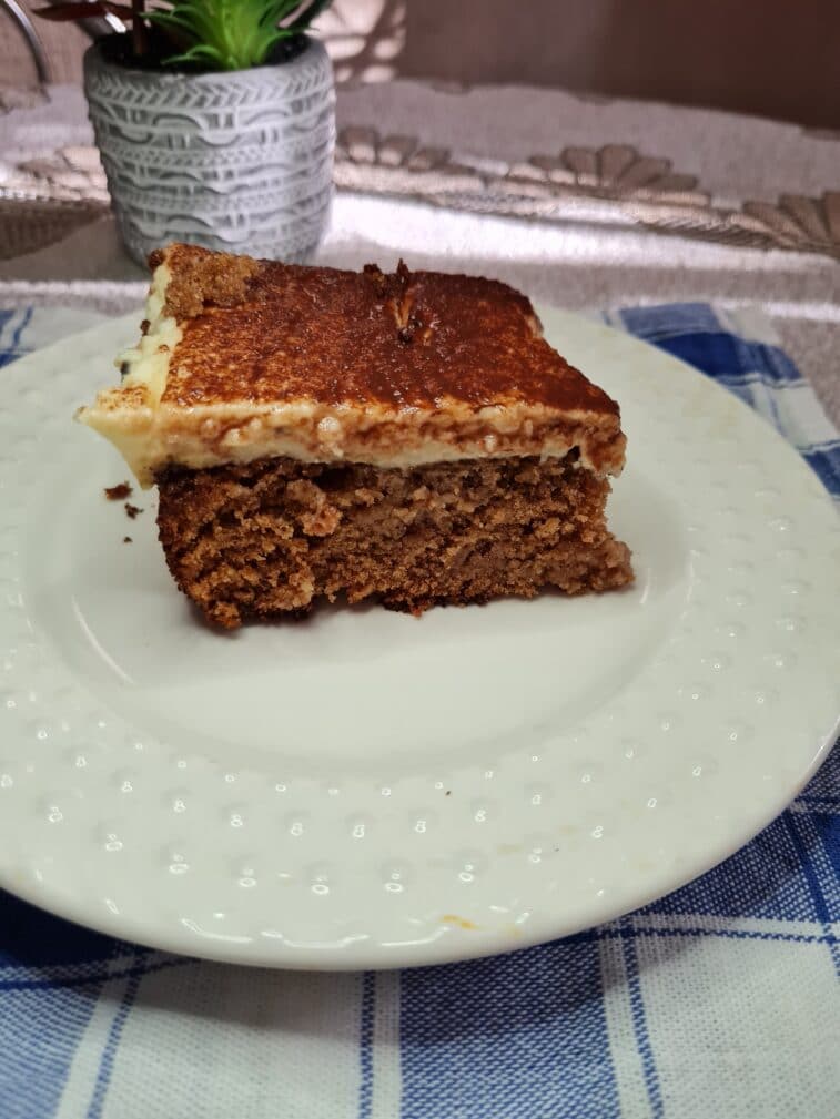 Шоколадный «мокрый» кекс с заварным кремом