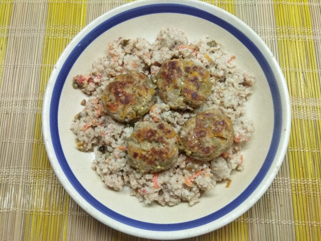 Фото рецепта - Мясные котлеты с баклажанами - шаг 5