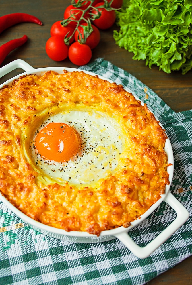 Картофельная запеканка с яйцом и тертым сыром