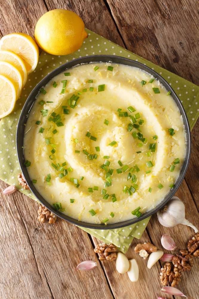 Картофельное пюре с чесноком и лимоном