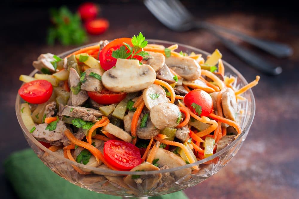 Фото рецепта - Салат из куриной печени с грибами - шаг 9