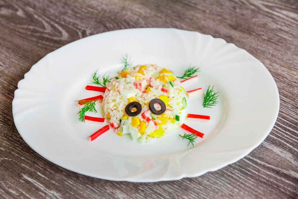 Салат с крабовыми палочками и рисом