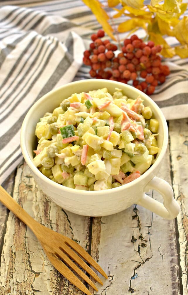 Салат Оливье с курицей, свежим огурцом и морковкой по-корейски