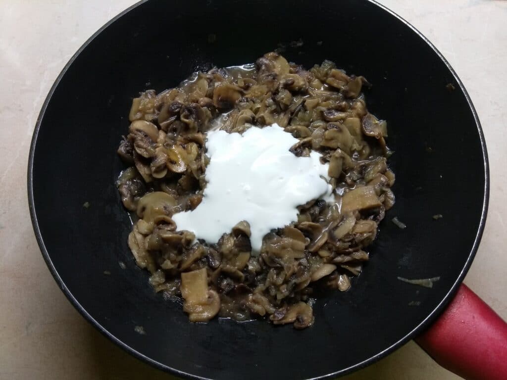 Фото рецепта - Мясо по-французски с шампиньонами - шаг 4