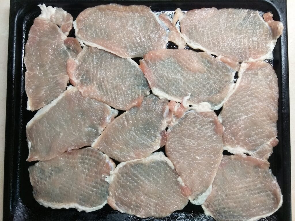 Фото рецепта - Мясо по-французски с шампиньонами - шаг 1