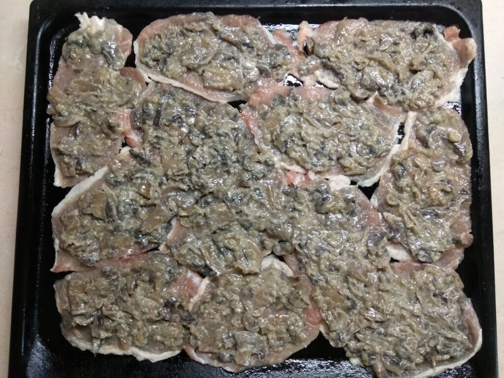 Фото рецепта - Мясо по-французски с шампиньонами - шаг 5