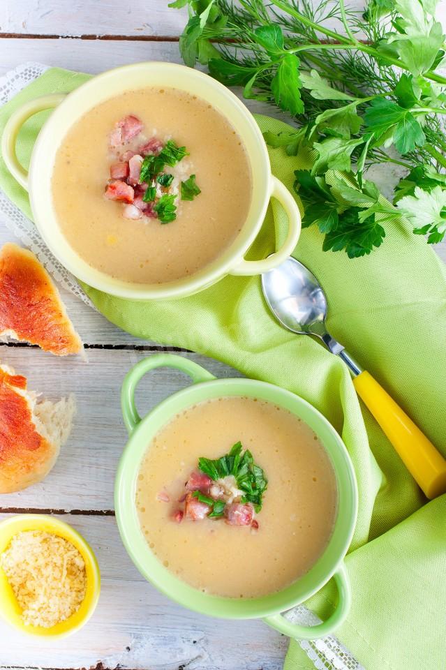 Картофельный суп-пюре с беконом, сыром и сливками