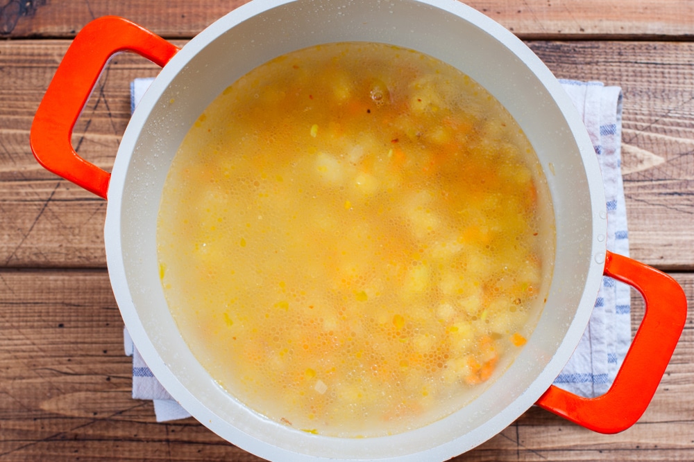 Фото рецепта - Картофельный суп-пюре с беконом, сыром и сливками - шаг 5