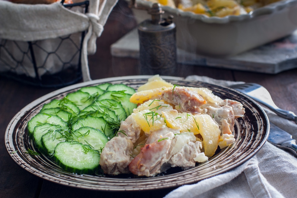 Свинина запеченная с картофелем и луком