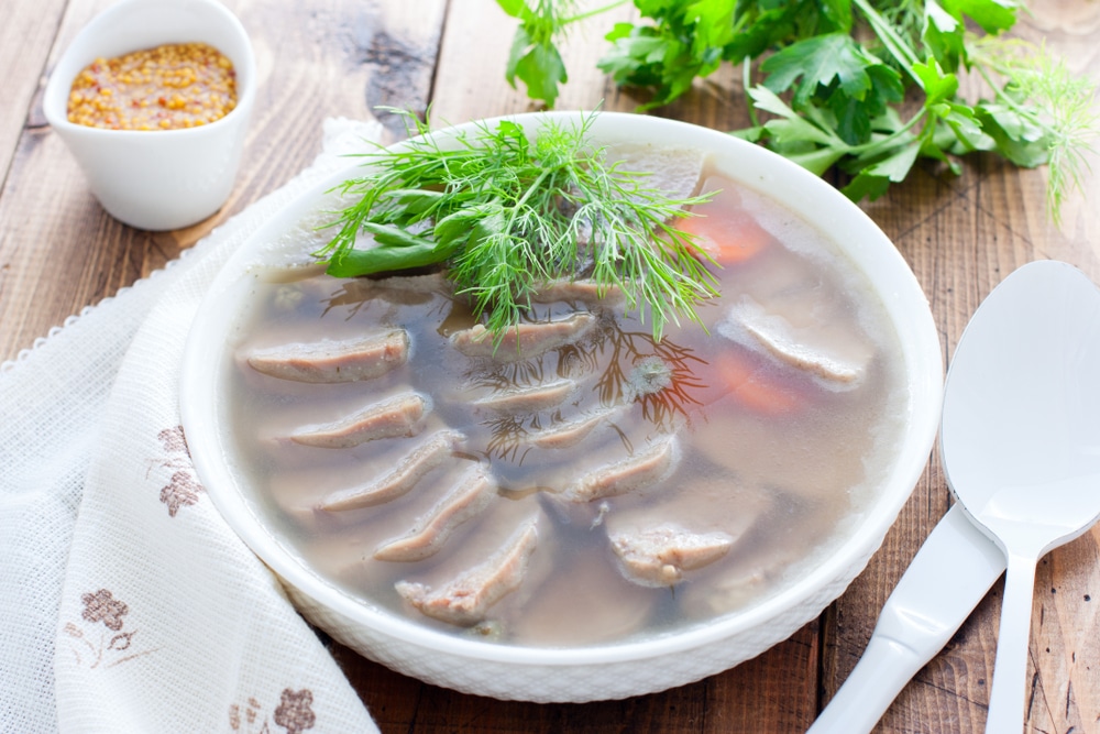 Фото рецепта - Заливное из говяжьего языка с каперсами - шаг 9