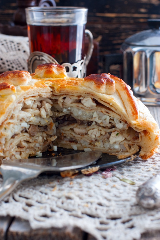Курник с рисом, курицей и грибами
