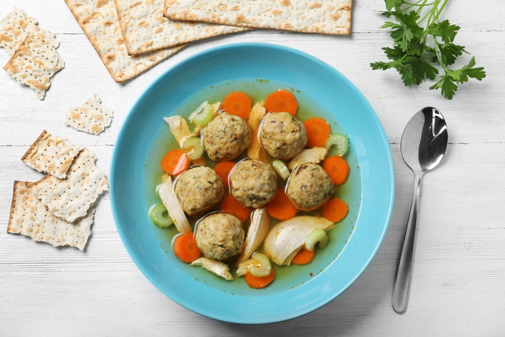 Суп с курицей и шариками из мацы