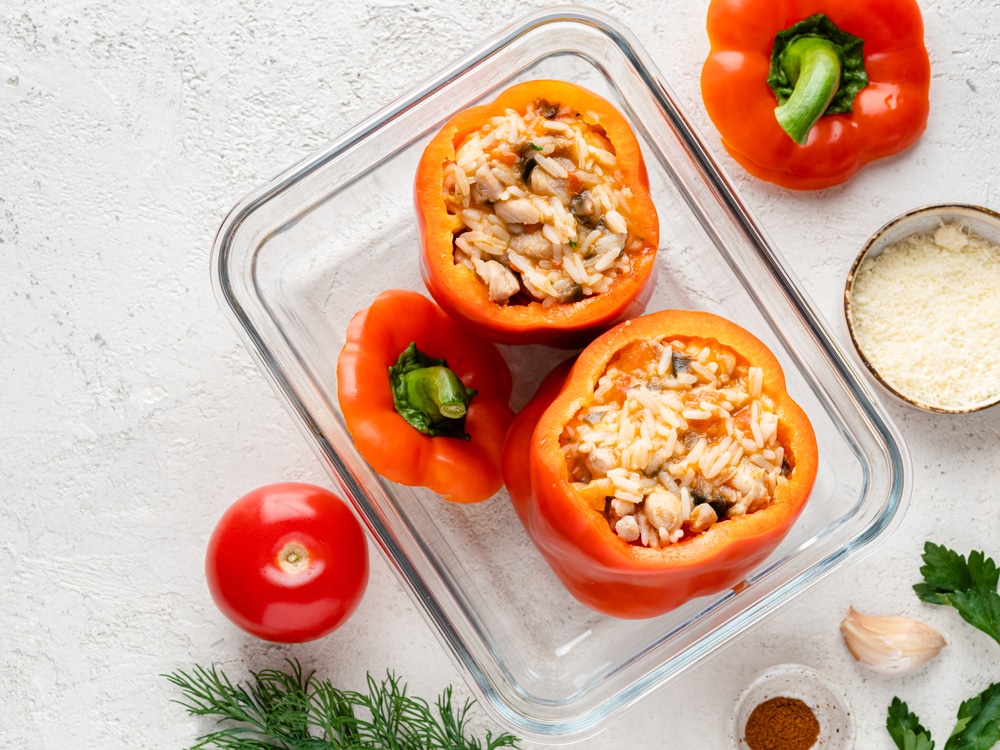 Фото рецепта - Запеченный фаршированный перец с рисом и курицей - шаг 4