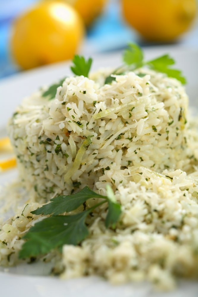 Рис с жареным луком и зеленью