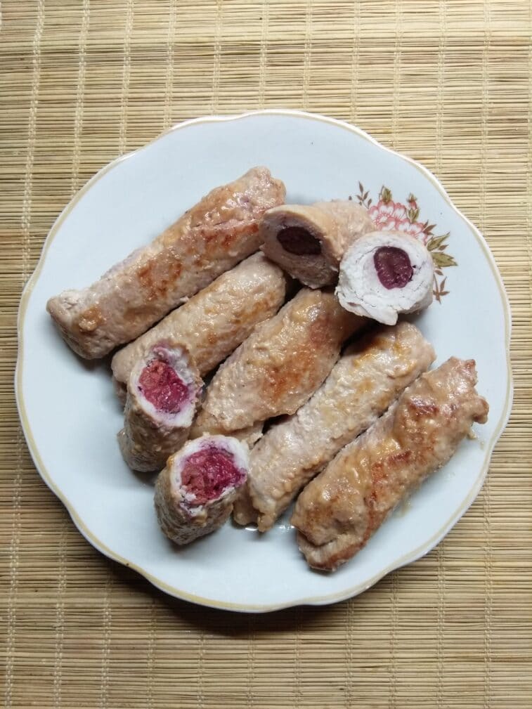 Вертуны из телятины с вишней