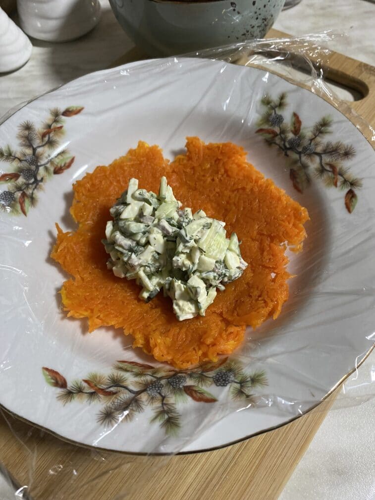 Фото рецепта - Закусочный салат «Мандарин» с курицей - шаг 11