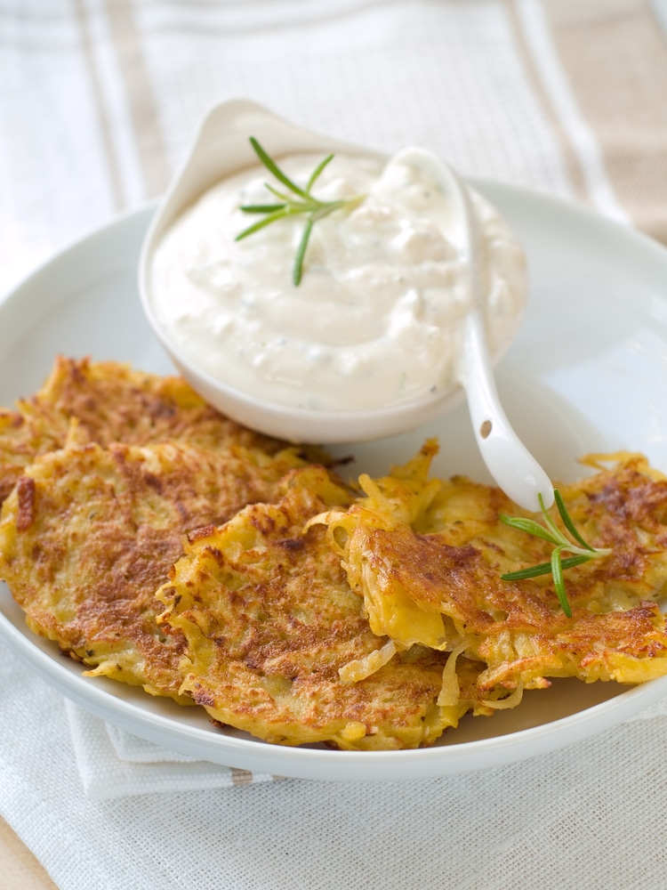 Картофельные  драники с луком